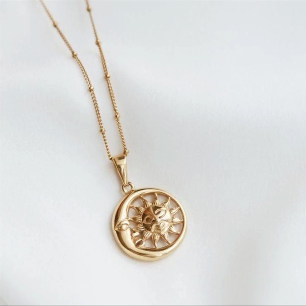 🦋NWOT sun and moon necklace